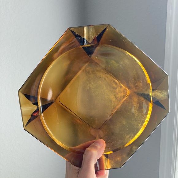 Vintage Mid Century Amber Glass Large Square Ashtray 8 Inches Man Cave Bar Decor - Picture 7 of 7